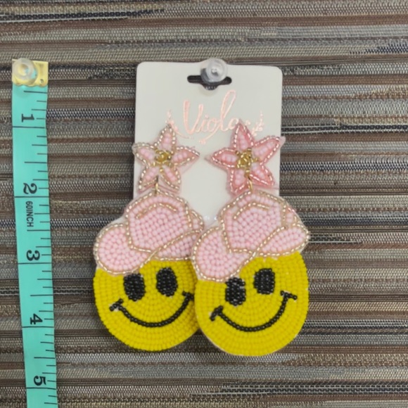 Fun beaded earrings! Lightweight and sure to be a conversation piece! - Picture 6 of 8